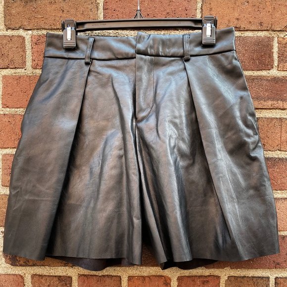 Choosy Vegan Leather High Waist Flare Shorts sz 4 - Picture 4 of 4